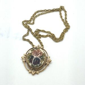 vintage sarah coventry rose cameo pendant necklace gold tone